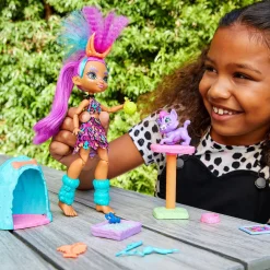 MATTEL Cave Club - Muñeca Roaralai - Playset Gatuno