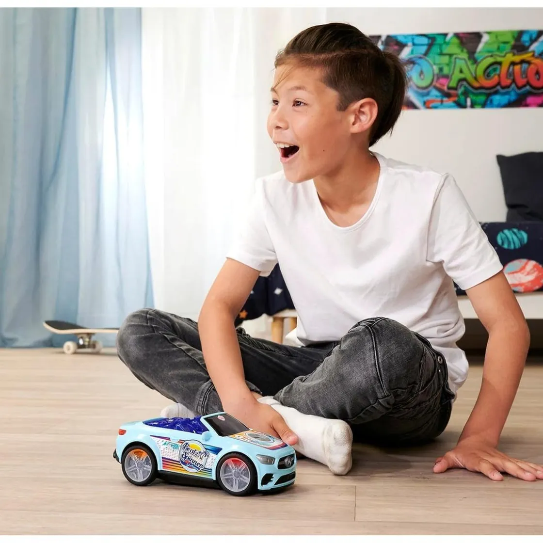 FUNKO UK LIMITED Coche de juguete con luces intermitentes, música y giros, incluye pilas ㅤ* Vehículos Y Circuitos