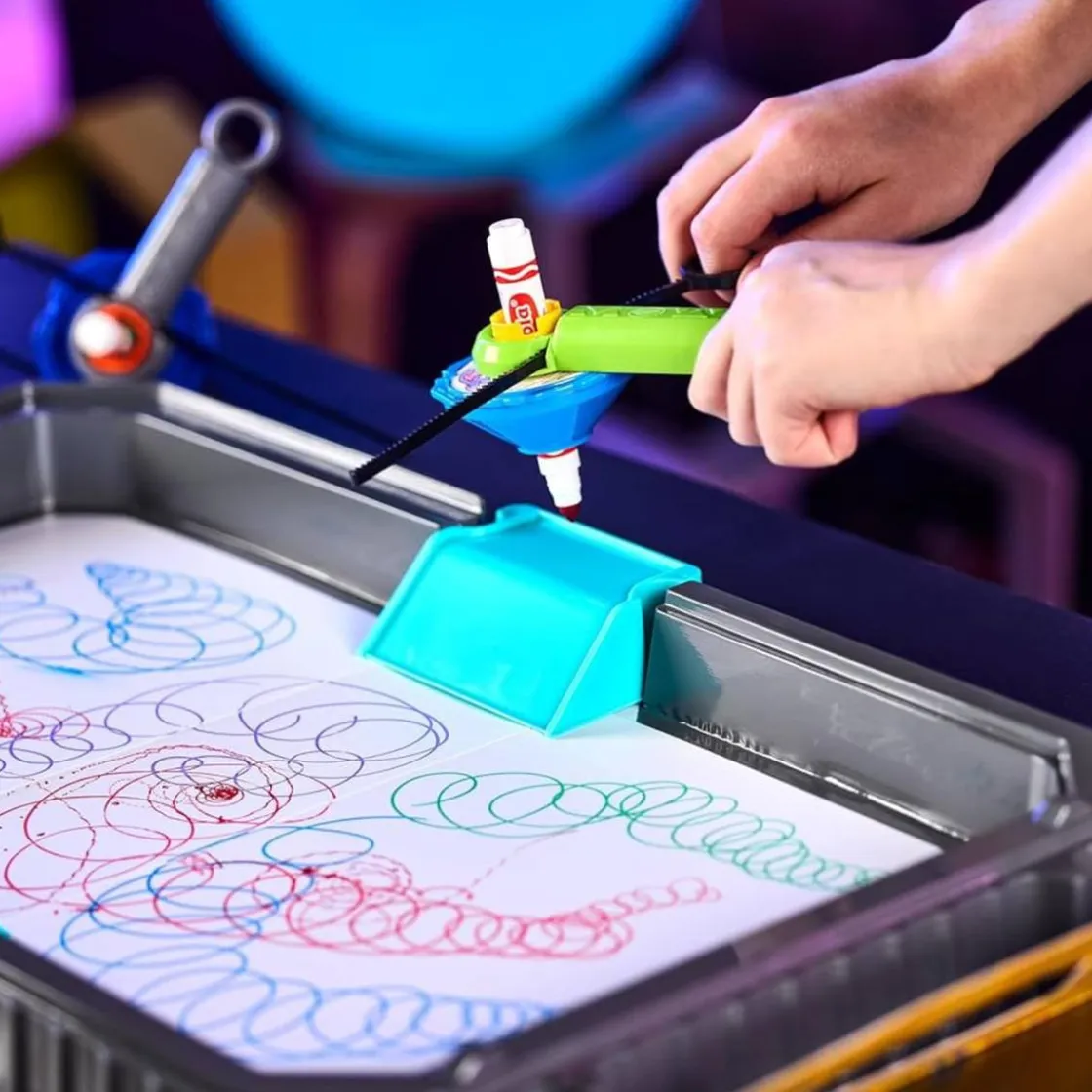 CRAYOLA - Colourwhirls Arena de Combate + 4 Pinta Peonzas* Arte Y Manualidades