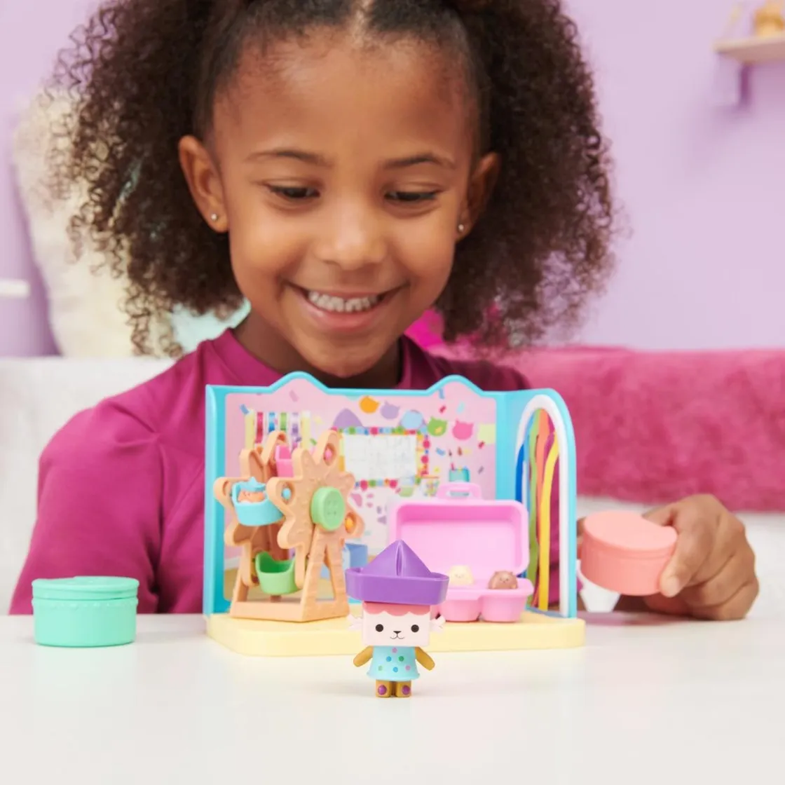 SPIN MASTER Gabby's Dollhouse - Sala de manualidades de Bebé Boxㅤ* Coleccionables Y Mini Mundos