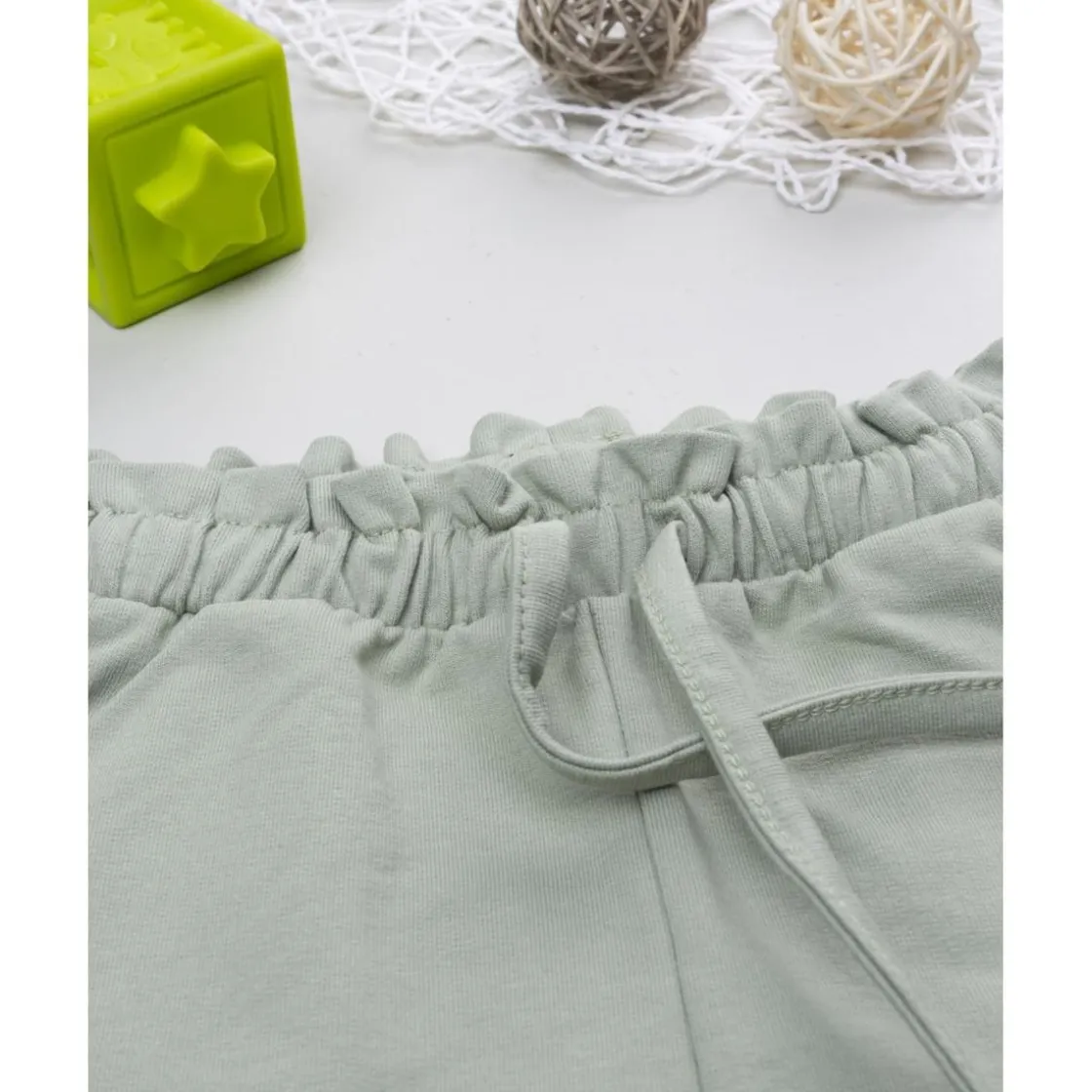 Prenatal Pantalón niña verde con corazón bordado