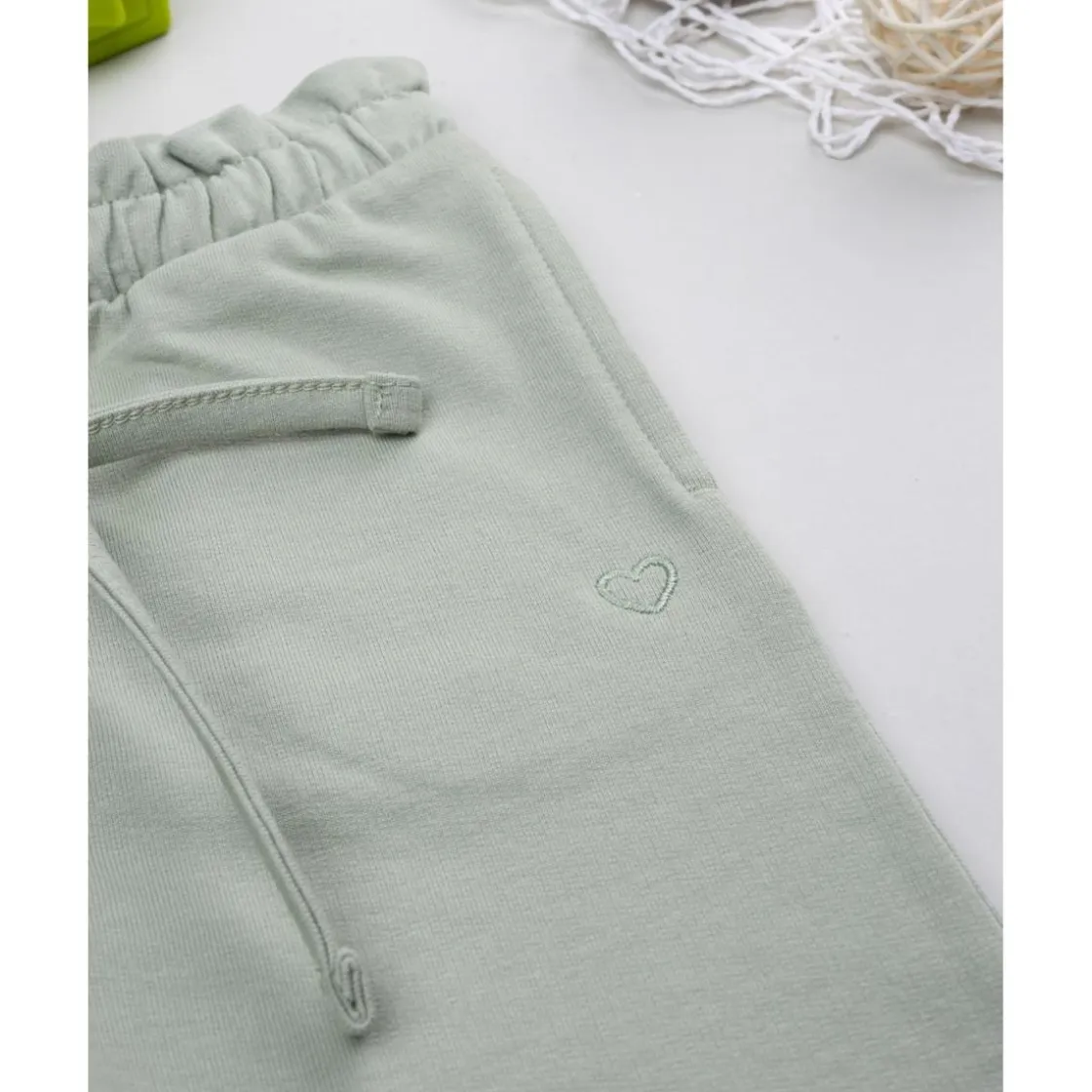 Prenatal Pantalón niña verde con corazón bordado