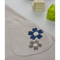 Prenatal Peto de pana beige con detalle floral para niña