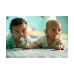 AVENT Philips - 2 chupetes ultra suaves 0-6 meses naranja/verde* Biberones Y Chupetes·Chupetes