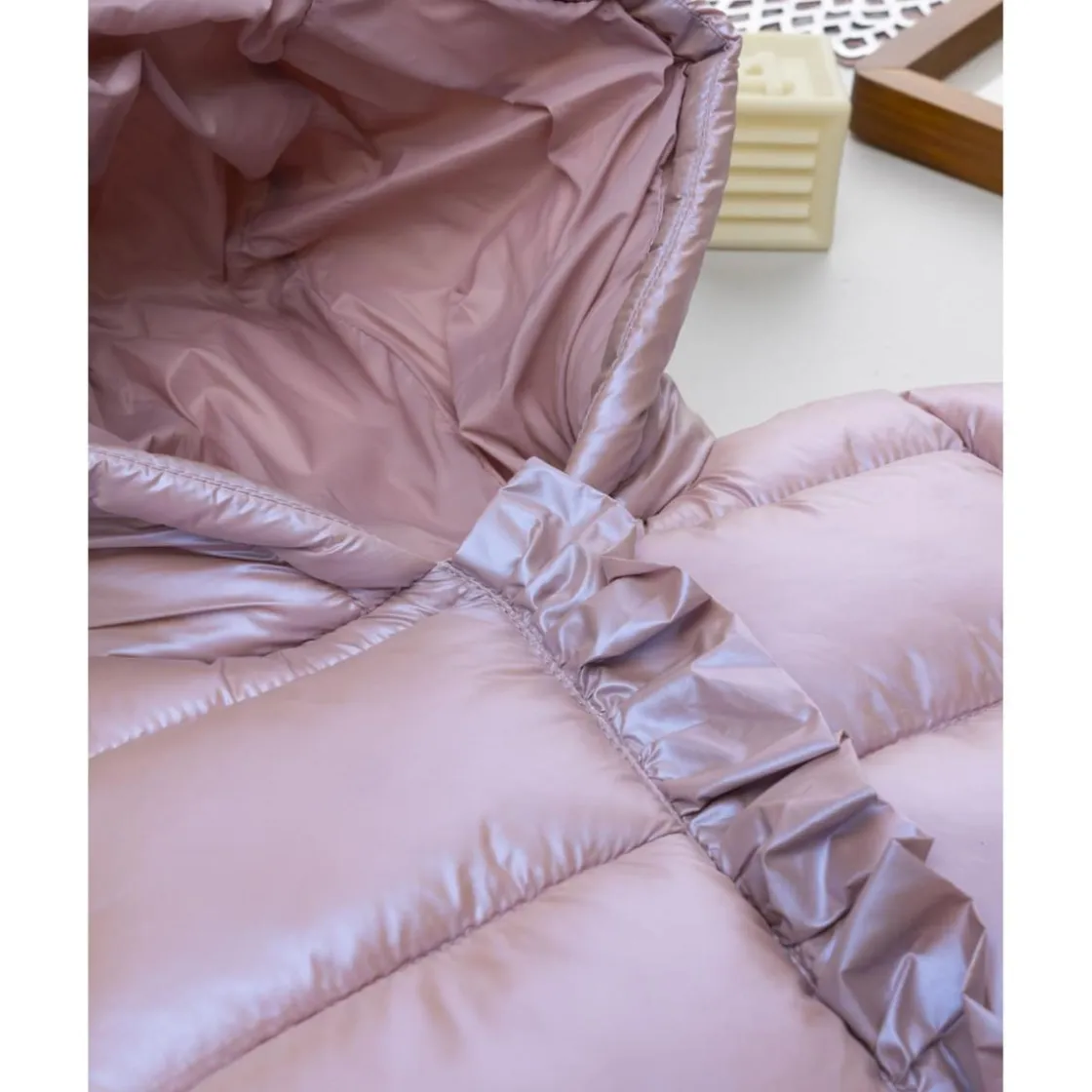 Prenatal Plumífero rosa laminado para niña