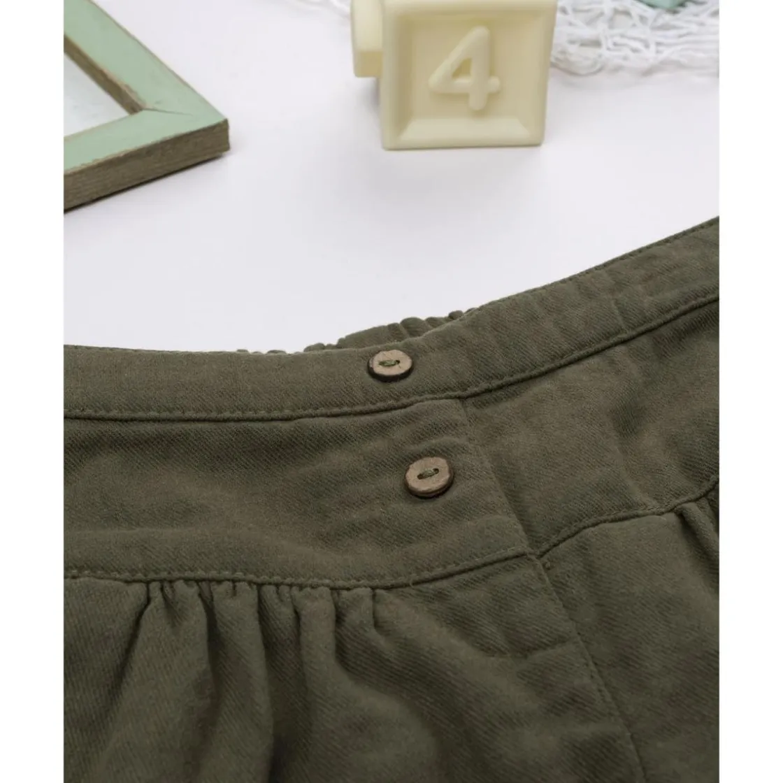 Prenatal Shorts de niña verdes con bordado floral